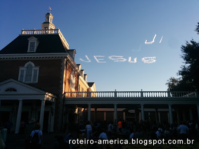 Mensagens de Deus no céu de Orlando